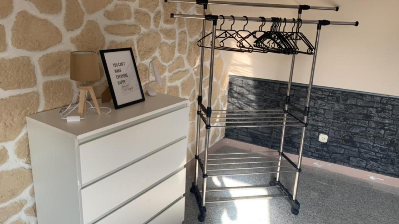 Zimmer In Wohnung Monteure Apartment Kuche Modern Enger Exterior foto
